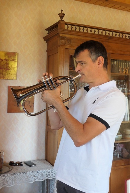 Bruno Mathy à la trompette lors du stage à Mens 2019