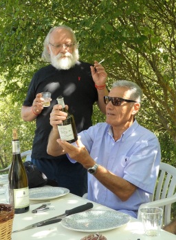 Philippe Gayet et Gérard Neury des Dés en Bulles à l'heure de la dégustation de vins à Mens 2019